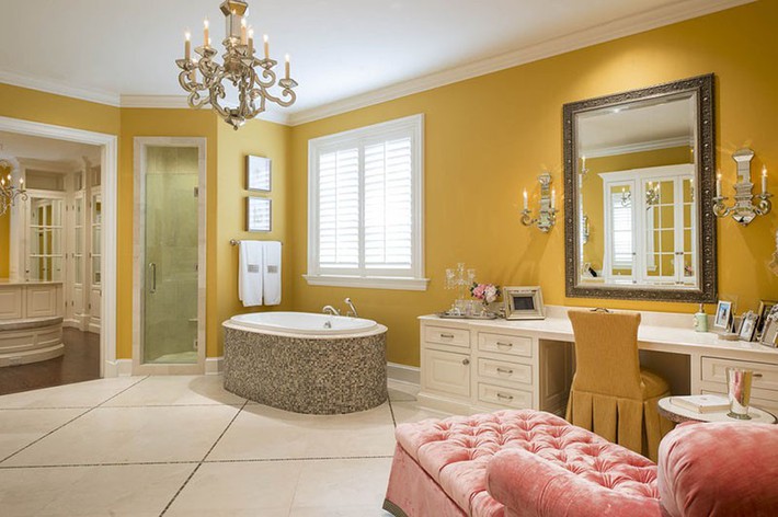 Nâng tầm vẻ đẹp của căn phòng tắm gia đình với thiết kế đèn chùm rực rỡ
