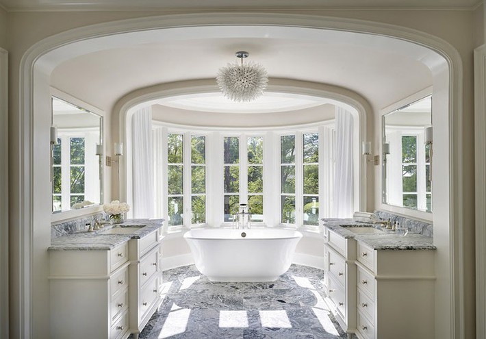 Nâng tầm vẻ đẹp của căn phòng tắm gia đình với thiết kế đèn chùm rực rỡ - Ảnh 11.